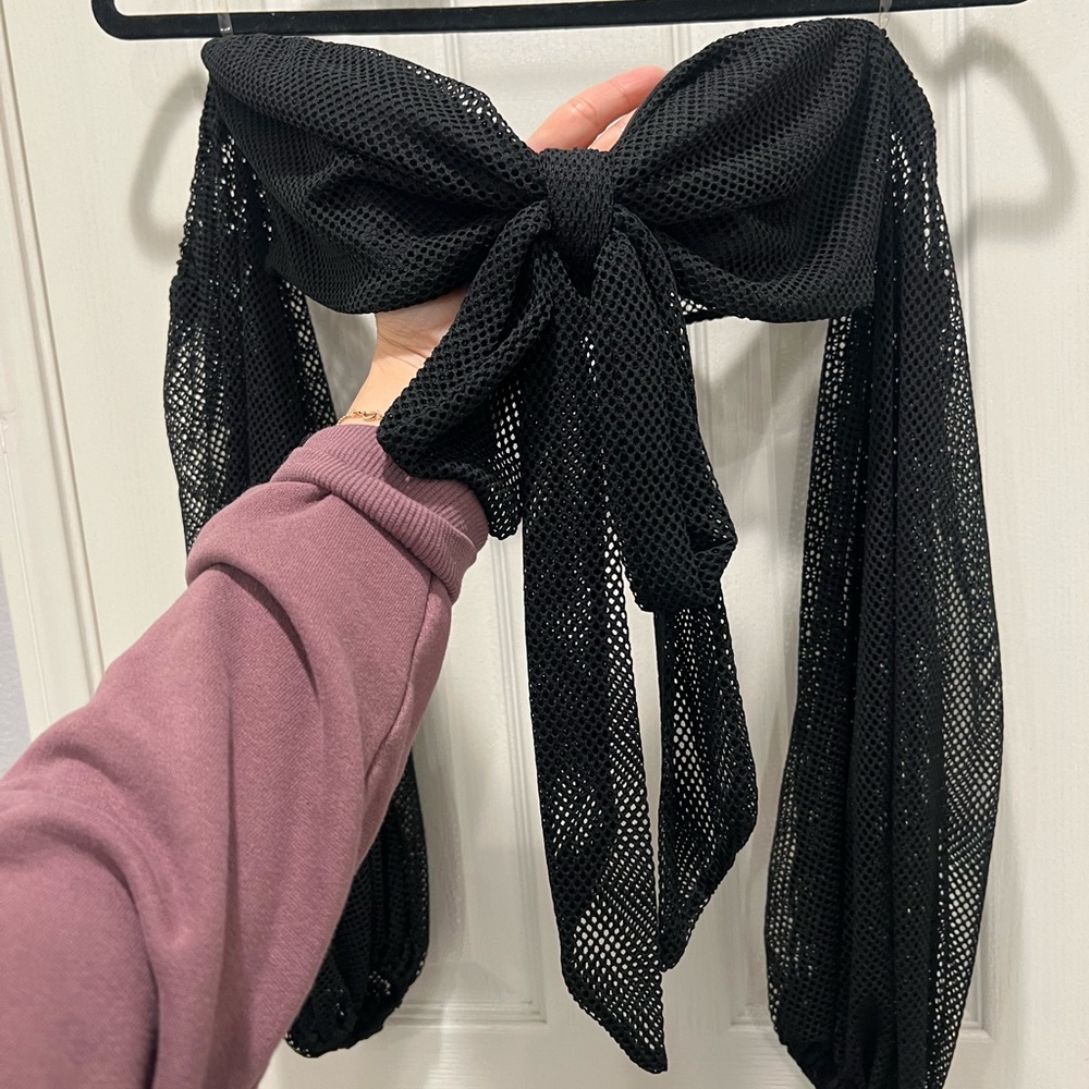 Elegant Black Mesh Bow Accessory